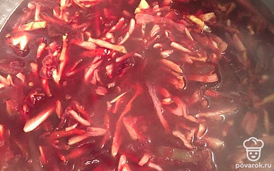 Варить до готовности капусты еще пару минут.