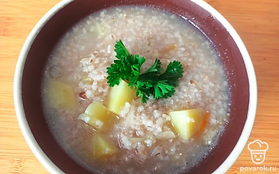 Подавайте порционно, украсив свежей зеленью.