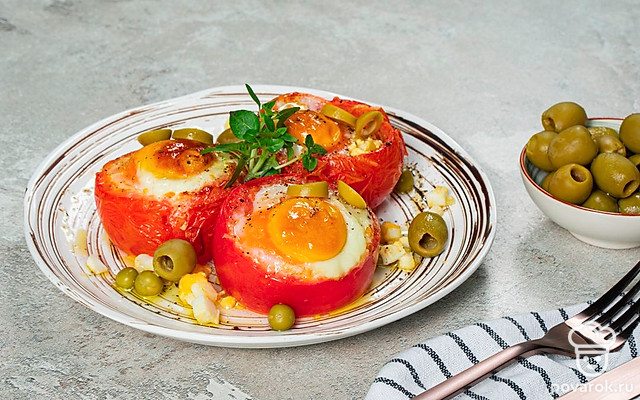 Запеченные помидоры, фаршированные яйцом и сыром — Рецепт с фото