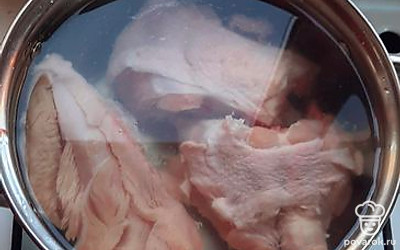 Залить холодной водой. 