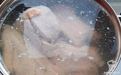 Вода закипит, слить и налить другую. 