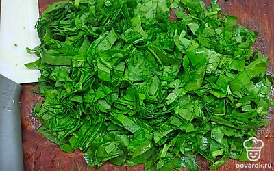 Моем и режем щавель.