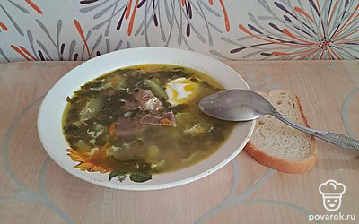 Лучше подавать такой суп со сметаной и сухариками. Тонкий вкус щавеля придает супу пикантный вкус. Приятного аппетита!