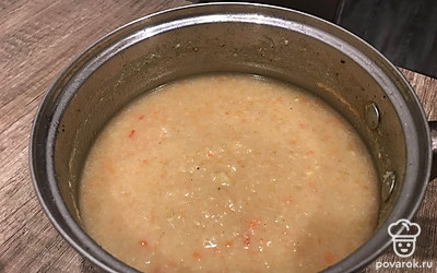 Подавайте с хлебом, гренками или со сметаной.