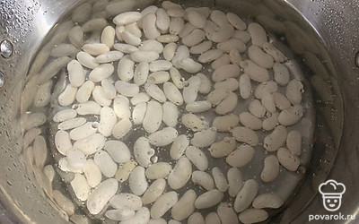 Фасоль предварительно замочить на ночь, промыть и варить 30 минут.