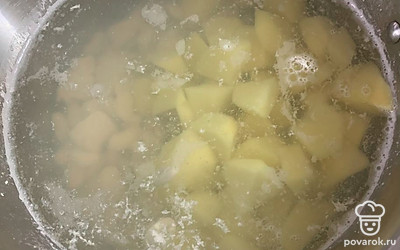 Добавить картошку и варить 30 минут.
