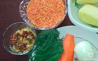 Чечевицу промойте в холодной воде. 