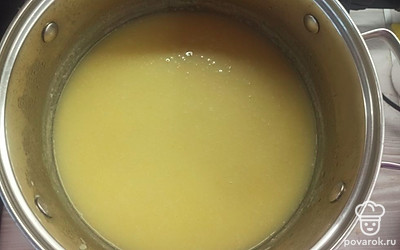 Пюрируем суп с помощью погружного блендера до однородного состояния. 