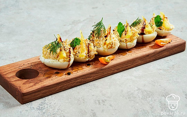 Яйца, фаршированные творогом — Рецепт с фото