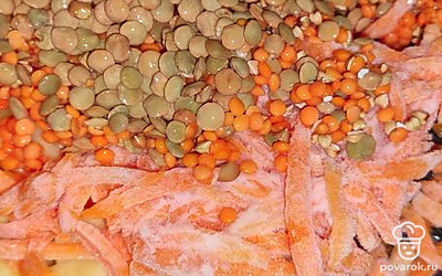 Добавить тертую морковь.