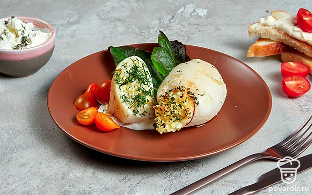 Кальмар, фаршированный яйцом и рисом — Рецепт с фото