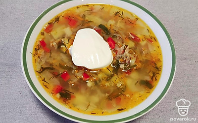 Подавайте со сметаной.