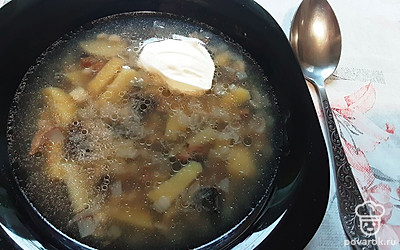 Подавайте горячим, добавив сметану. Приятного аппетита!