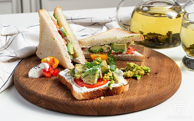 Тосты с авокадо и рикоттой — Рецепт с фото