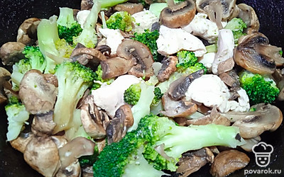 Обжарьте 5 минут. 