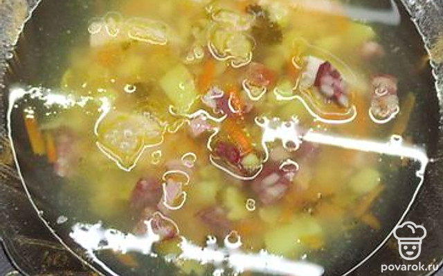 Гороховый суп с копченой колбасой — Рецепт с фото