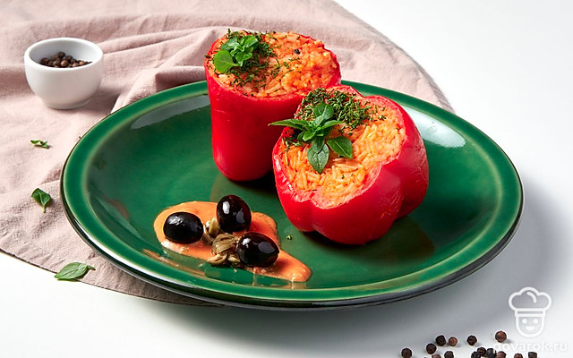 Перцы, фаршированные рисом и яйцами — Рецепт с фото