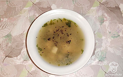 Перед подачей, в суп можно добавить черный свежемолотый перец.