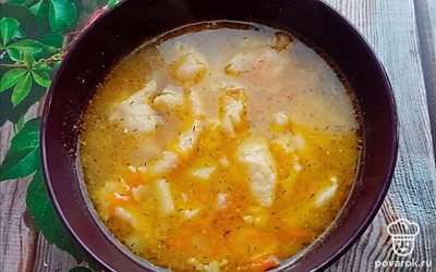 В готовый супчик перед подачей добавьте зелень, заправьте сметаной или майонезом. Дополните гренками или сухариками. Приятного аппетита! 