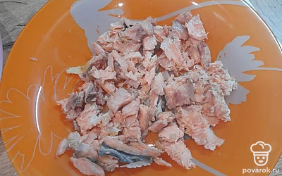 Мясо отделить от костей.