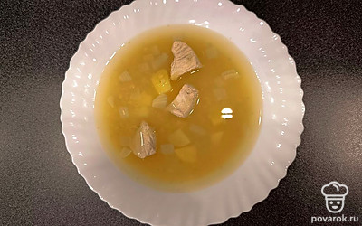 Суп с красной чечевицей рекомендую подавать к столу со свежими овощами и хлебом.