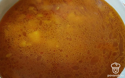 Добавляем зажарку, варим еще 10 минут.