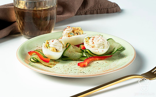 Вкусные фаршированные яйца с майонезом и горчицей — Рецепт с фото