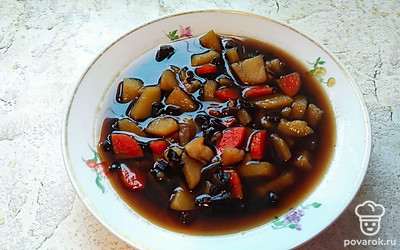 Подавать суп горячим, добавив кусочек сливочного масла.