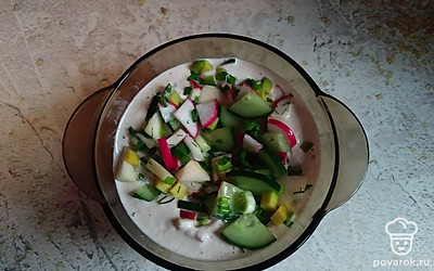 Подавать блюдо свежим, в красивой миске.