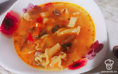 Суп должен немного настояться (5 минут). 