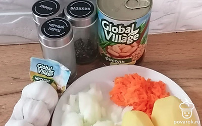 Подготовьте все ингредиенты. Овощи очистите, помойте. 