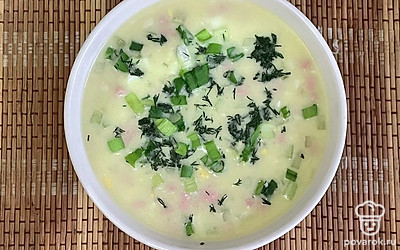 Перед подачей добавьте укроп и зеленый лук.