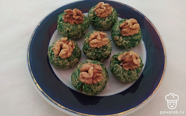 Шпинатные шарики с грецким орехом — Рецепт с фото