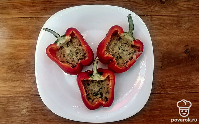 Быстрые перцы, фаршированные сыром — Рецепт с фото