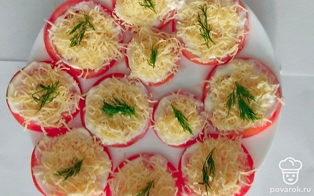 Аппетитные помидоры с сыром и чесноком — Рецепт с фото