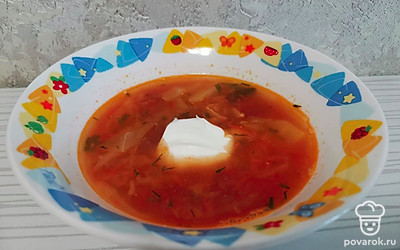 Ароматные щи готовы. Подавайте со сметаной. Приятного аппетита! 