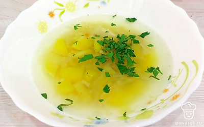 Подавайте щи порционно, посыпав свежей зеленью. 