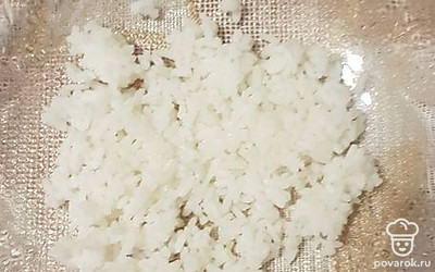 Отварите рис. 