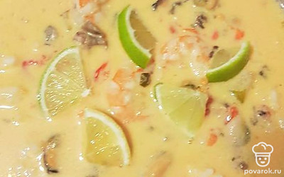 Можно добавить лайм и лимон прямо в тарелку. 