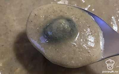 Подавайте блюдо горячим. Можете дополнить кунжутом или гренками.