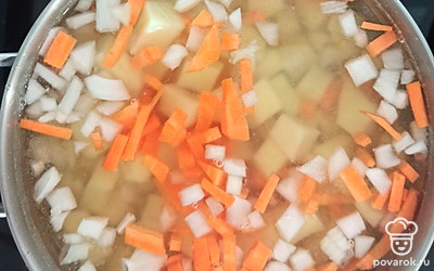 Подавайте суп к столу с салатом из свежих овощей, с горчицей и хлебом. 