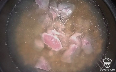 Добавьте в чашу к фасоли, варите филе 30 минут. 