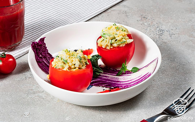Помидоры, фаршированные яйцом и луком, за 10 минут — Рецепт с фото