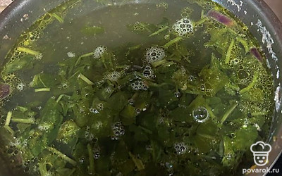 Добавьте щавель в суп. 