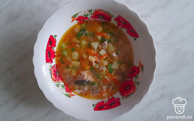 Ароматная уха из консервированной скумбрии — Рецепт с фото