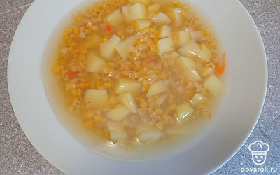 Варите суп еще 15 минут. Посолите по вкусу.