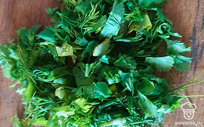 Свежую зелень добавьте в самом конце.