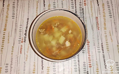 Суп можно подать с ложкой сметаны или свежей зеленью.