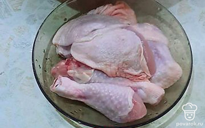 Подготовьте курицу, помойте.