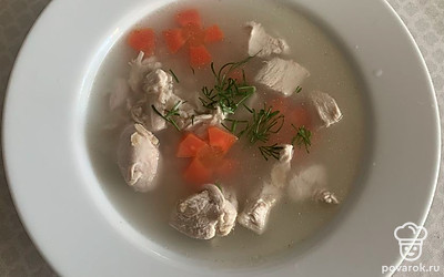 Перед подачей посыпать бульон зеленью.